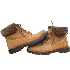 Earth Shoe Women’s “Stadium” US 6/ EU 37.5